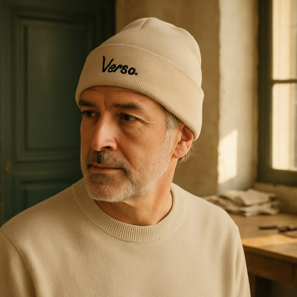 Bonnet photographié dans l'atelier Verso Paris · atelier Verso · d'après produit · porté homme