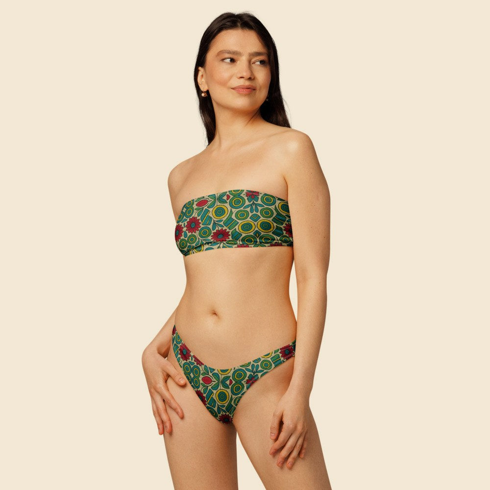 Bikini Bandeau porté, Verso Paris · mannequin femme