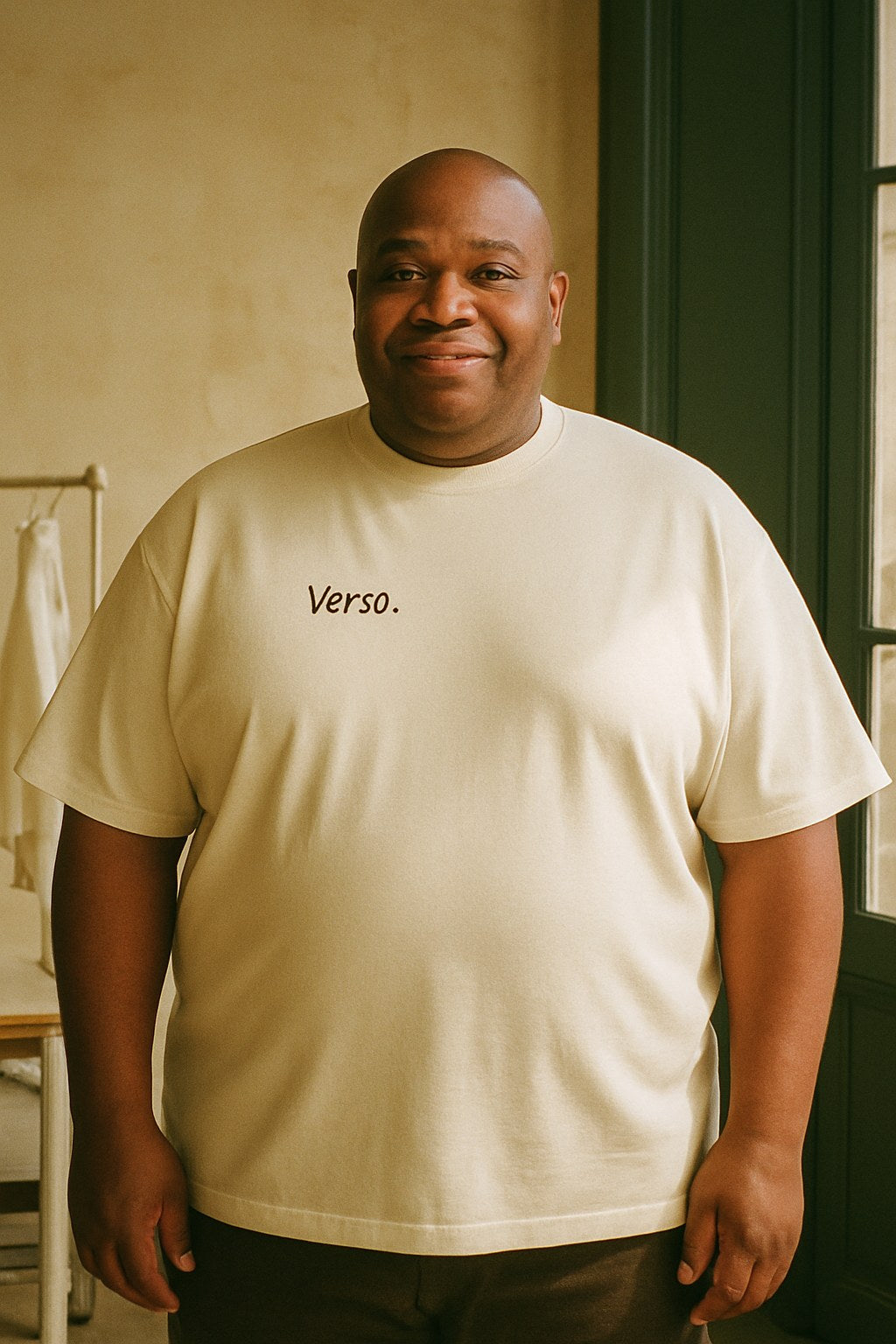 Box Tee porté en grande taille, Verso Paris · mannequin grande taille