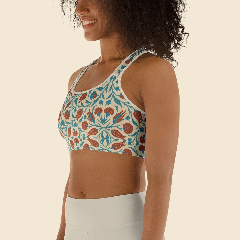 Brassière de Sport porté, Verso Paris · mannequin femme