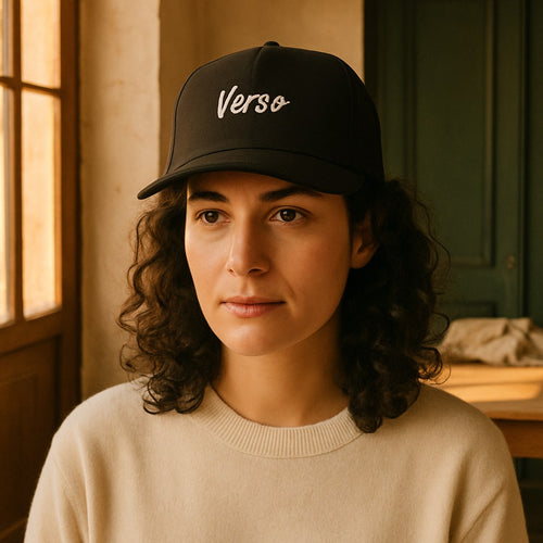 Casquette Camionneur Otto Cap 39-165 photographié dans l'atelier Verso Paris · atelier Verso · d'après produit · porté femme