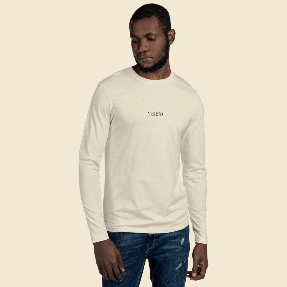 Chemise Longue Ajustée porté par un homme, Verso Paris · mannequin homme