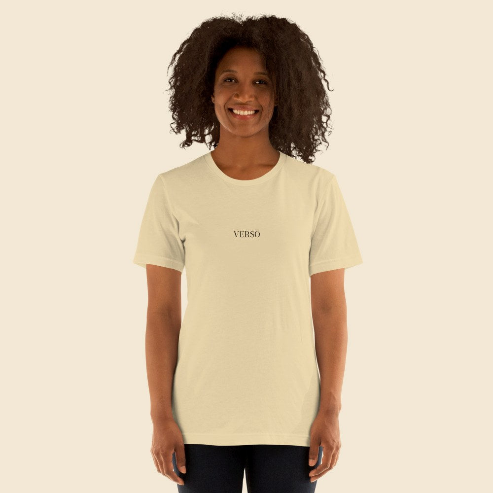 Classic Tee porté par une femme, Verso Paris · mannequin femme