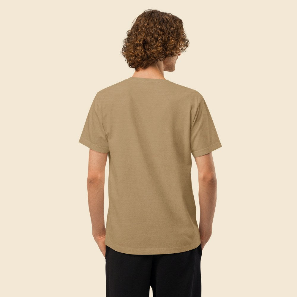 Tee Heavyweight Délavé porté par un homme, Verso Paris · mannequin homme · dos