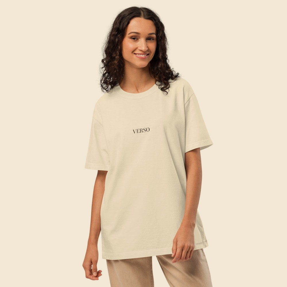 Tee Heavyweight Délavé porté par une femme, Verso Paris · mannequin femme