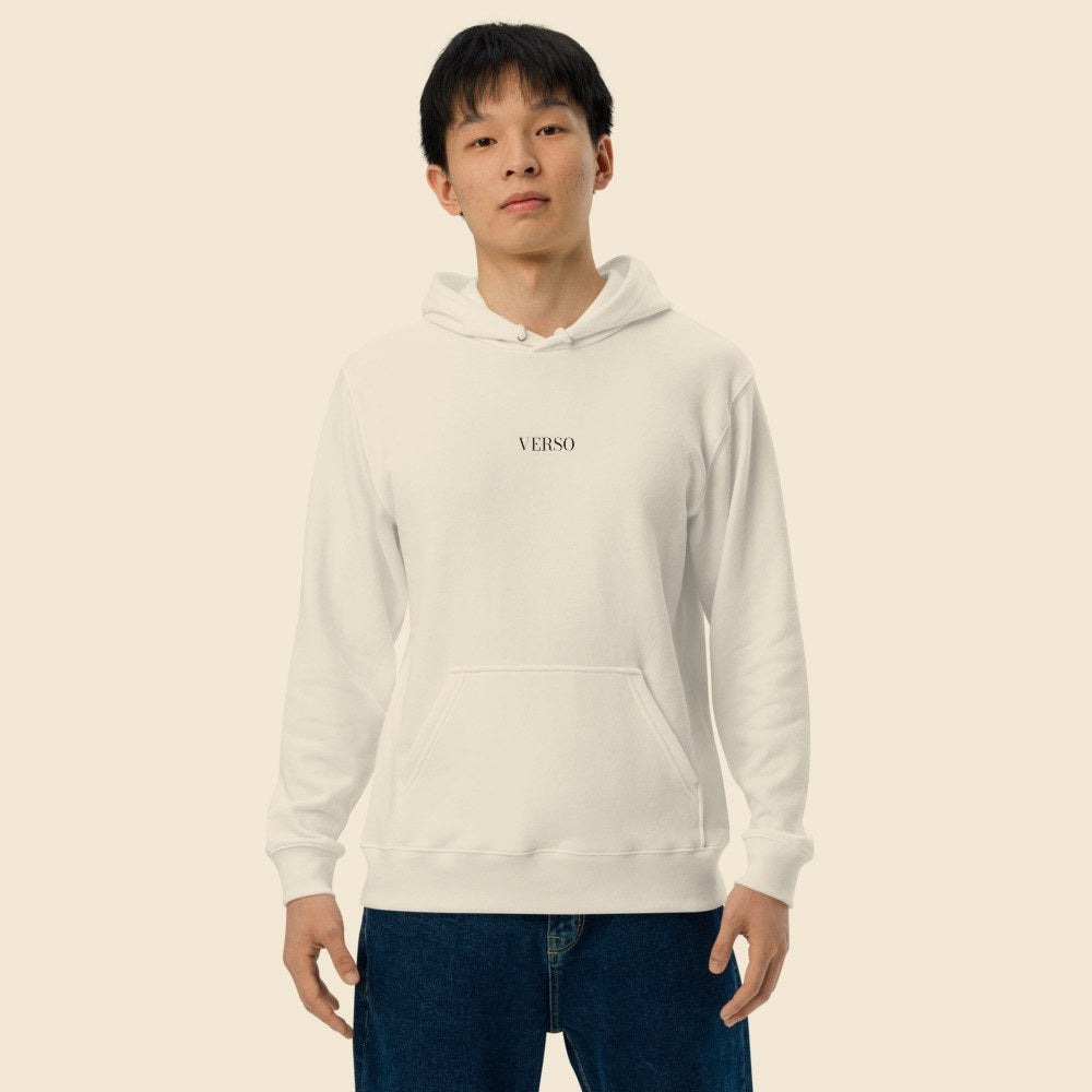 Hoodie Basique porté par un homme, Verso Paris · mannequin homme