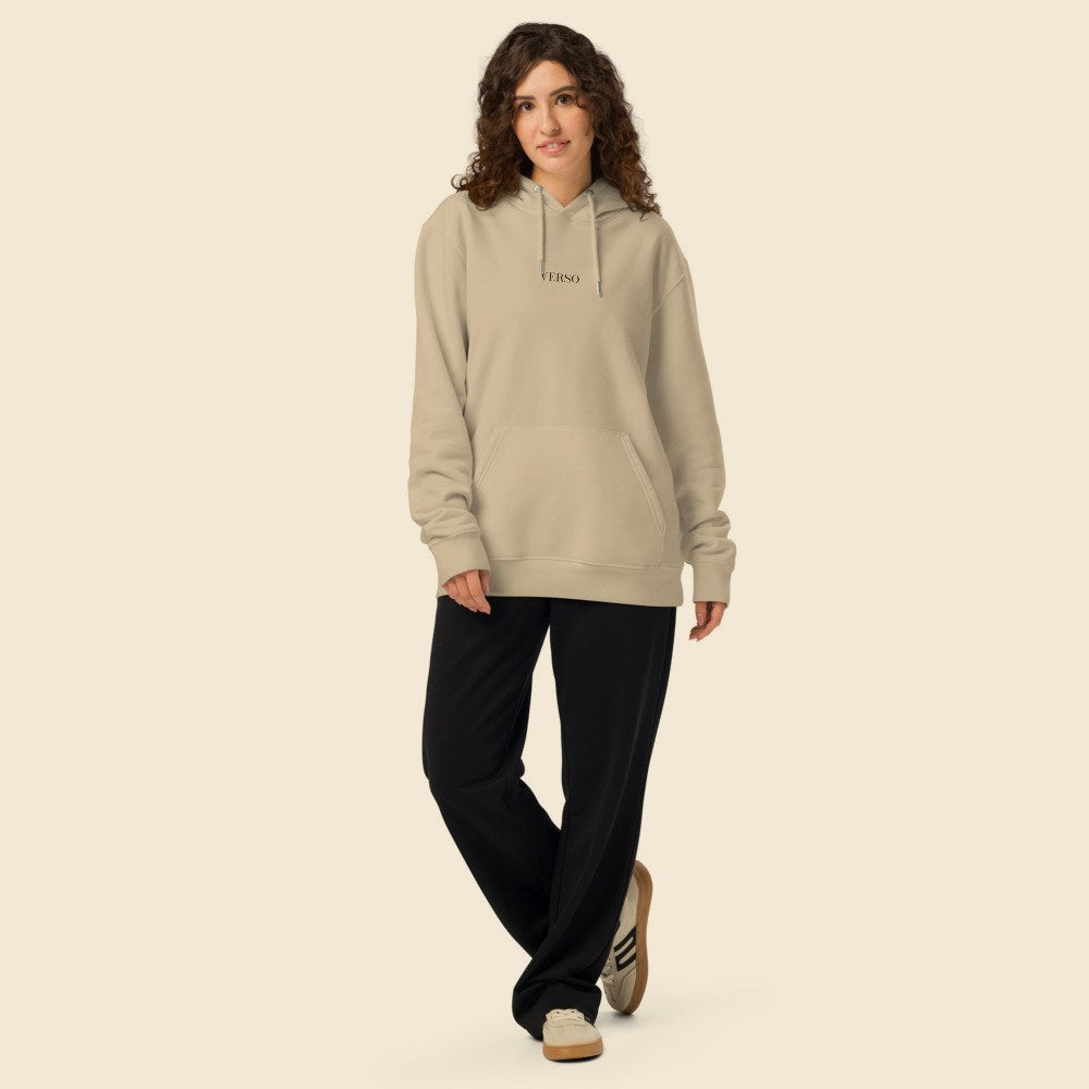 Hoodie Cruiser 2.0 porté par une femme, Verso Paris · mannequin femme