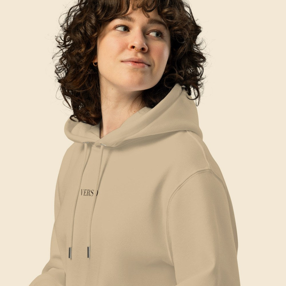 Hoodie Éco Cruiser 2.0 porté par une femme, Verso Paris · mannequin femme