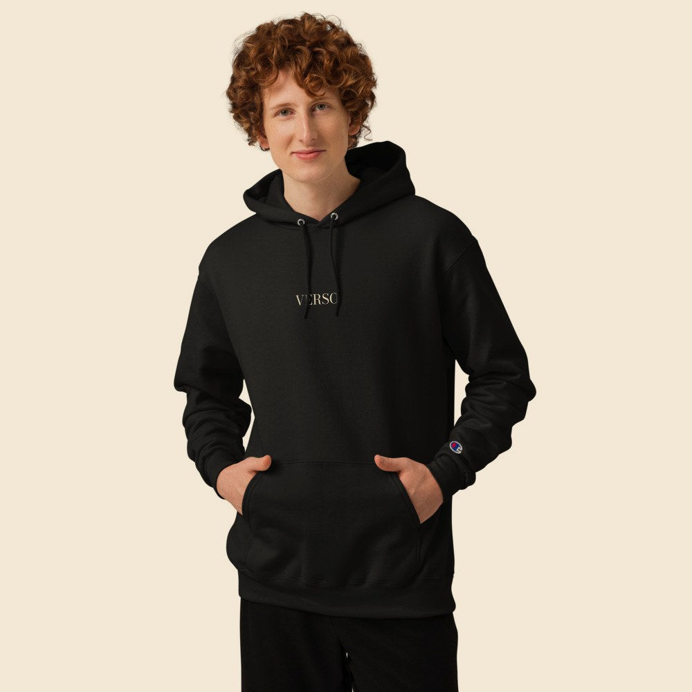 Hoodie Powerblend porté par un homme, Verso Paris · mannequin homme