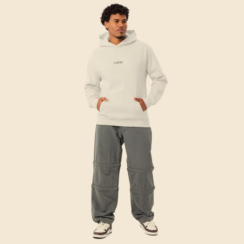 Hoodie Urban porté par un homme, Verso Paris · mannequin homme