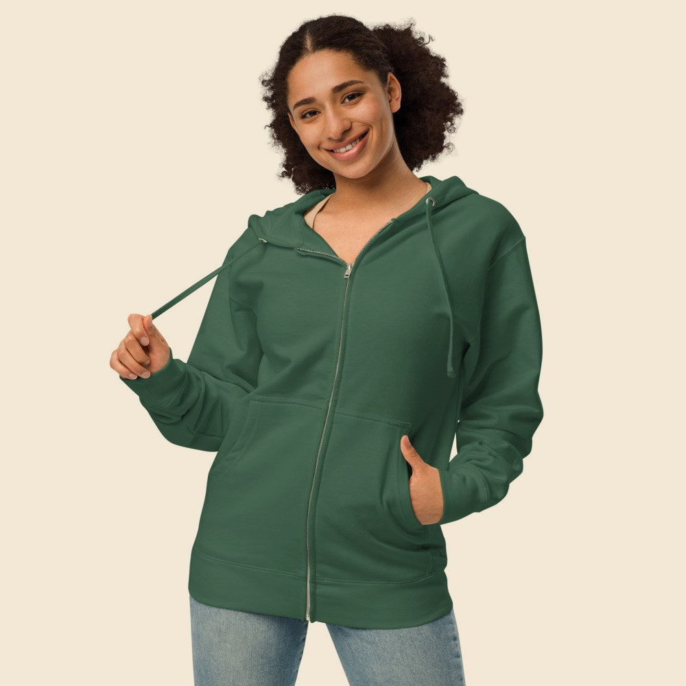 Hoodie Zippé Fleece porté par une femme, Verso Paris · mannequin femme