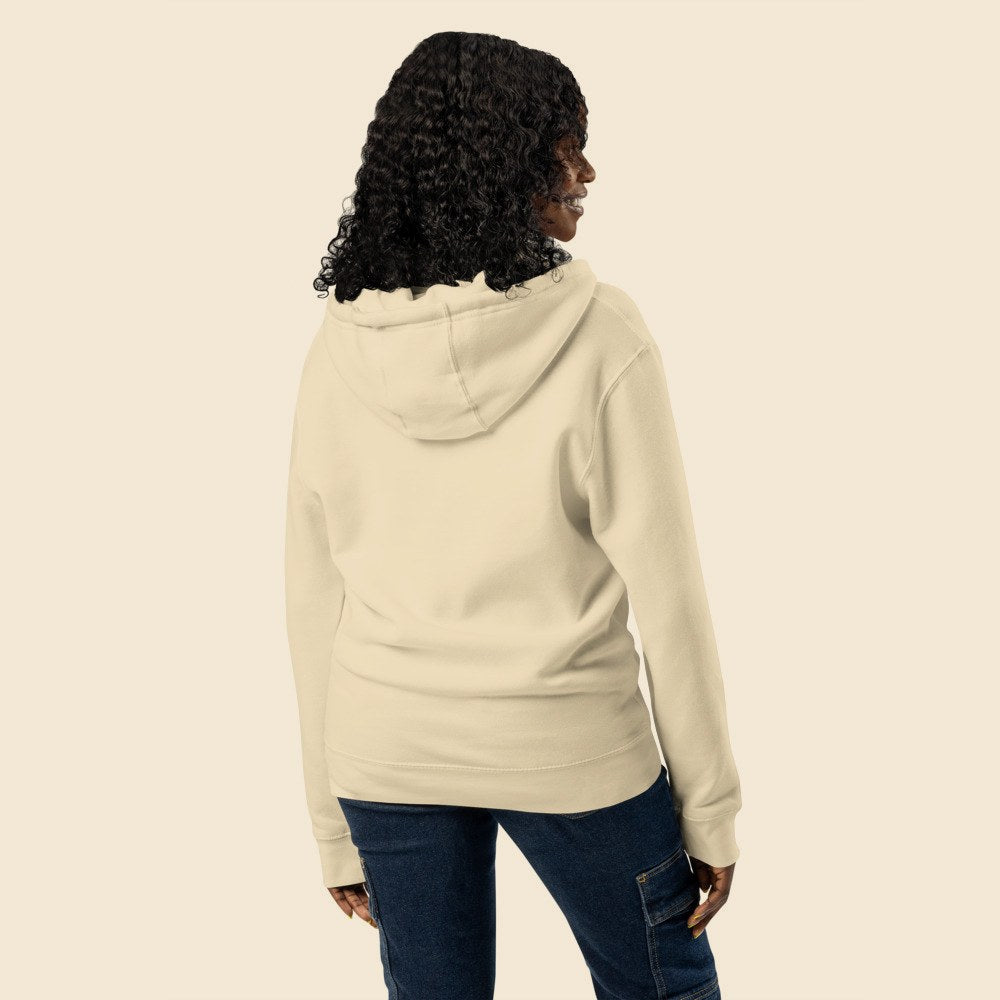 Hoodie Zippé Premium porté par une femme, Verso Paris · mannequin femme · dos