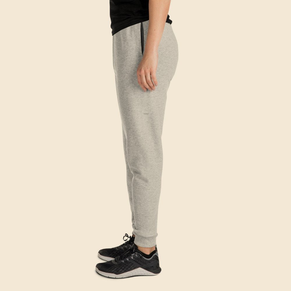Joggers Taperés porté par une femme, Verso Paris · mannequin femme