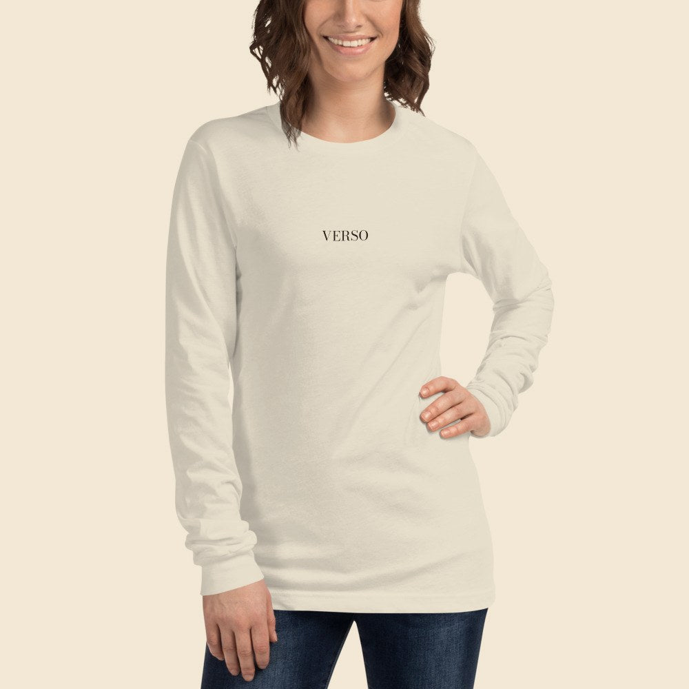 Long Sleeve Tee porté par une femme, Verso Paris · mannequin femme