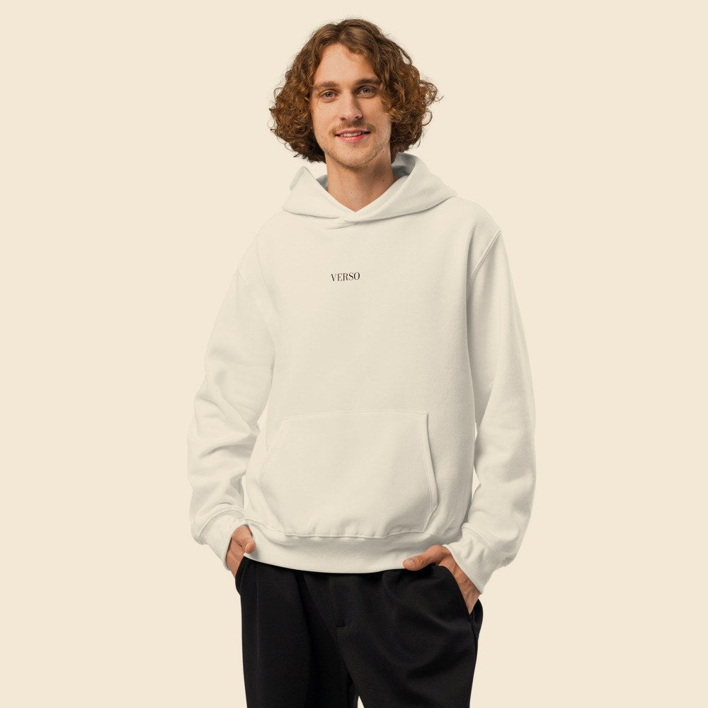 Hoodie Oversize Heavyweight porté par un homme, Verso Paris · mannequin homme