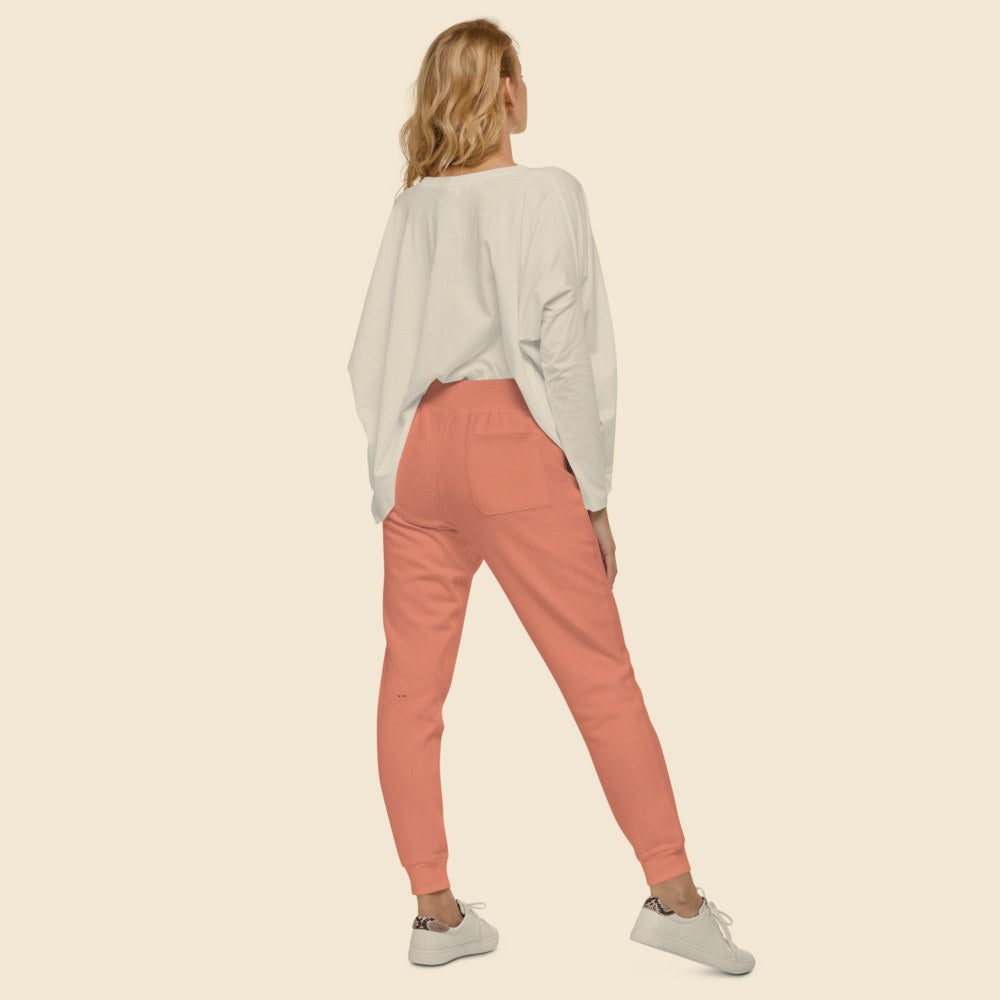 Pantalon Fleece porté par une femme, Verso Paris · mannequin femme · dos