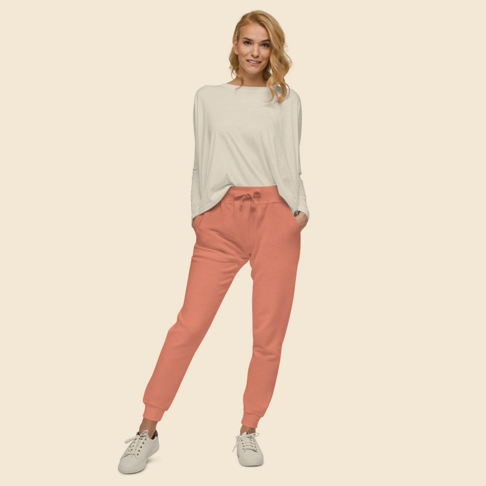 Pantalon Fleece porté par une femme, Verso Paris · mannequin femme