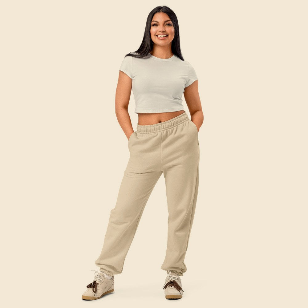 Pantalon Sweat Heavy porté par une femme, Verso Paris · mannequin femme