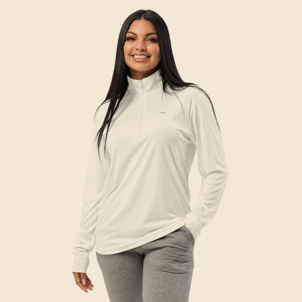 Pull Demi-Zip Sport porté par une femme, Verso Paris · mannequin femme