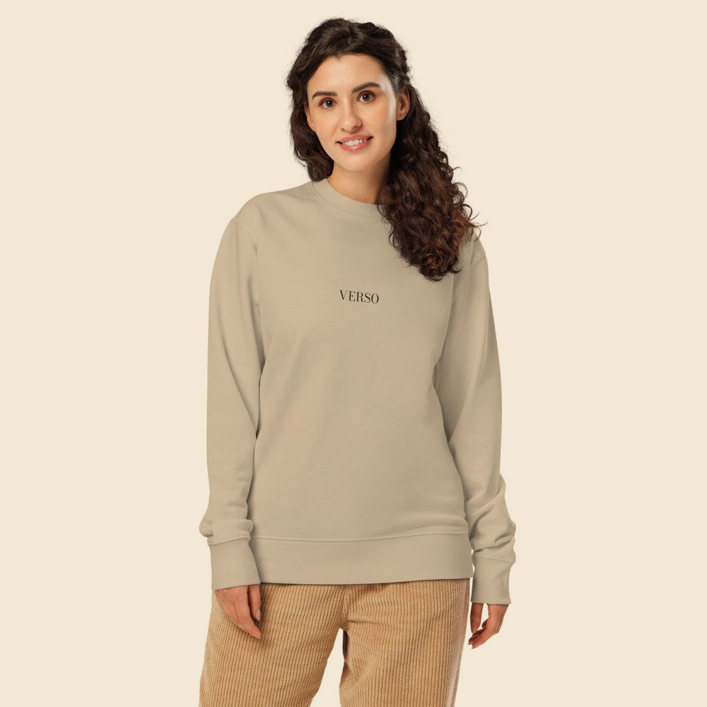 Sweatshirt Changer 2.0 Stanley/Stella SASU004 porté par une femme, Verso Paris · mannequin femme