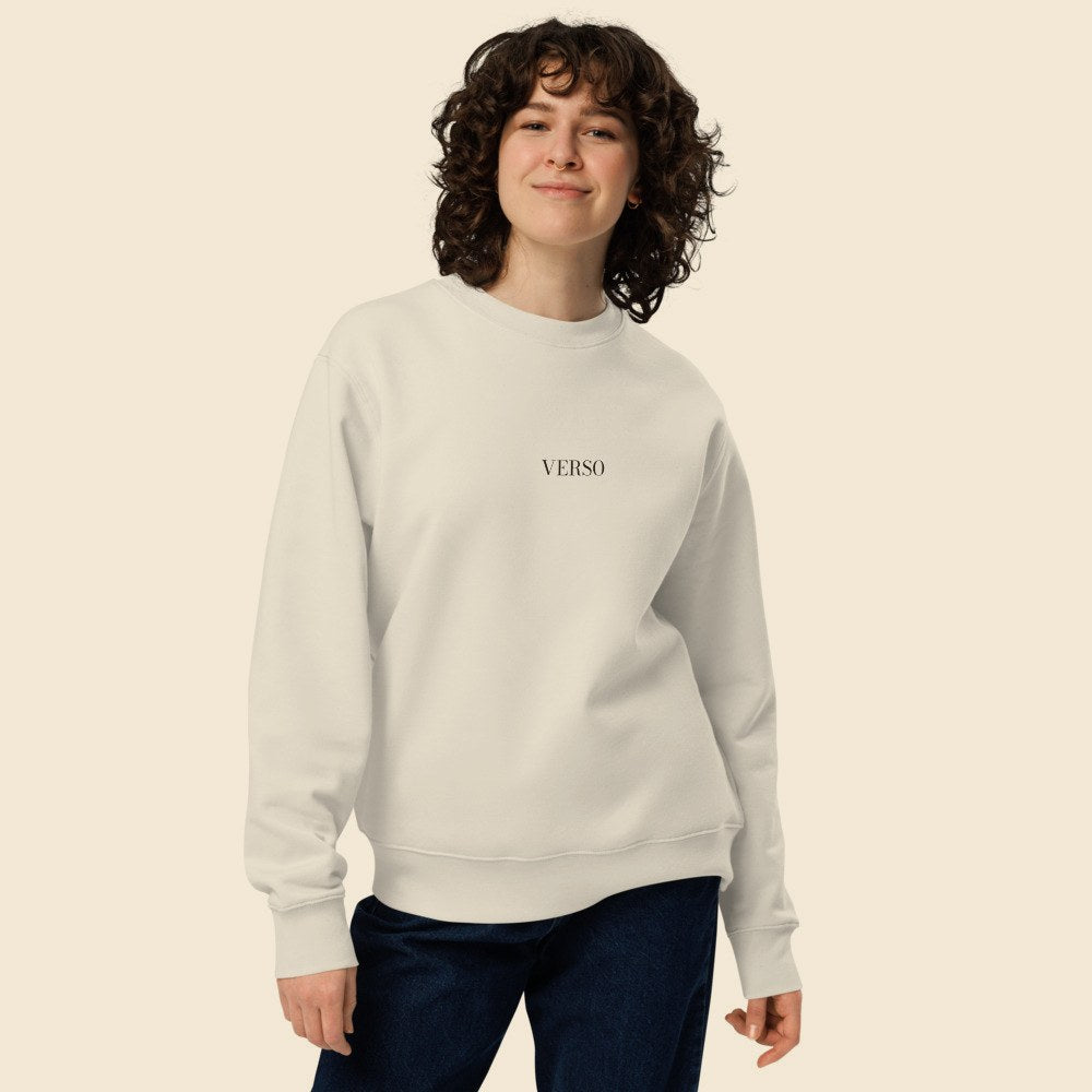 Sweatshirt Changer 2.0 Stanley/Stella STSU178 porté par une femme, Verso Paris · mannequin femme