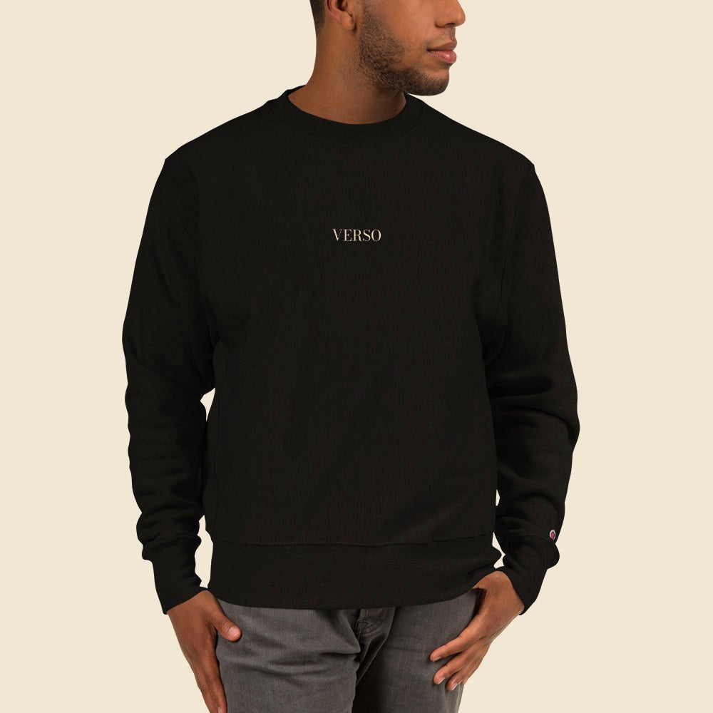 Sweatshirt Col Rond S149 porté par un homme, Verso Paris · mannequin homme