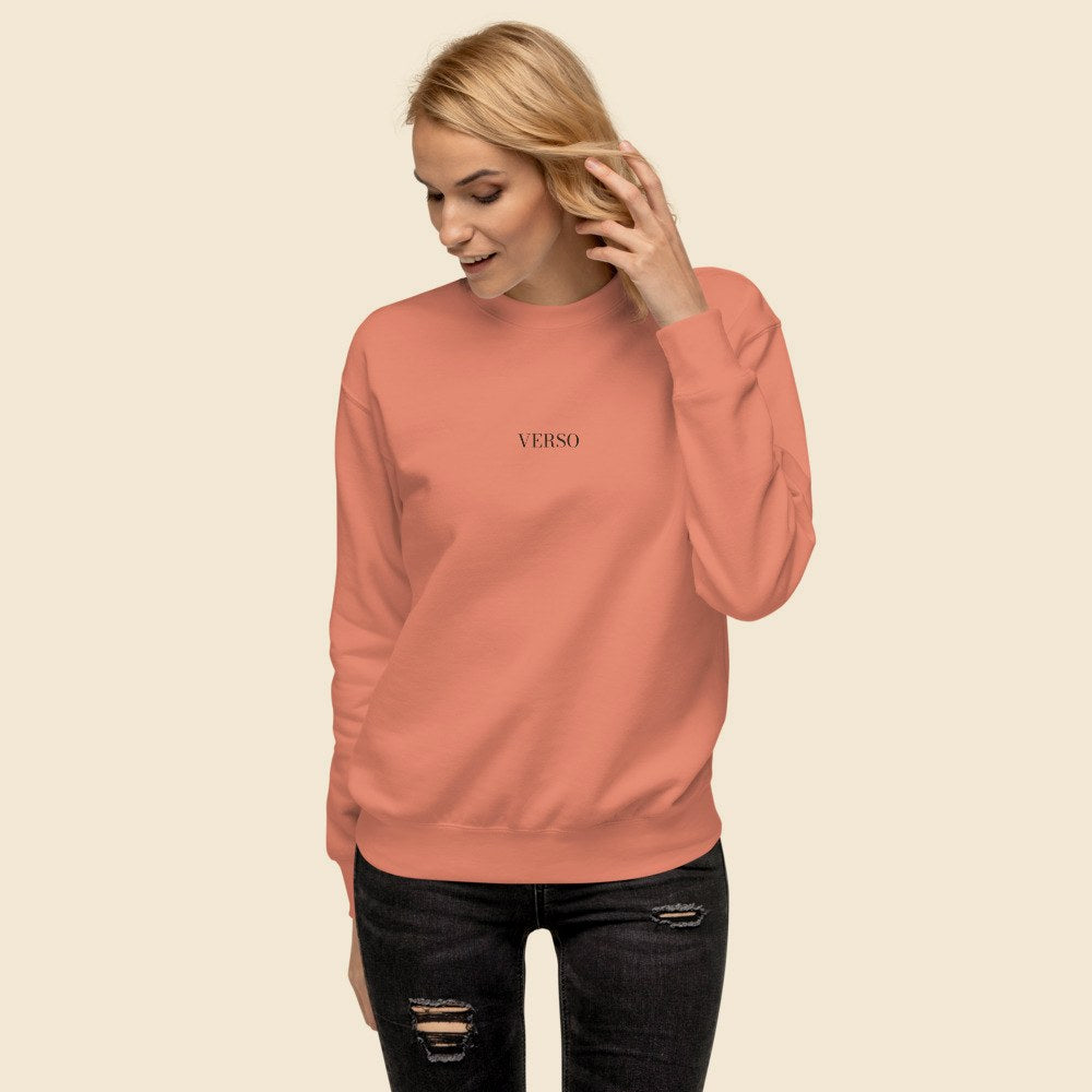 Sweatshirt Premium porté par une femme, Verso Paris · mannequin femme