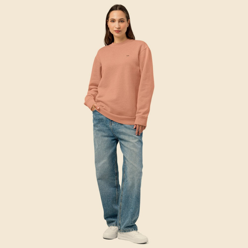 Sweatshirt Urban porté par une femme, Verso Paris · mannequin femme