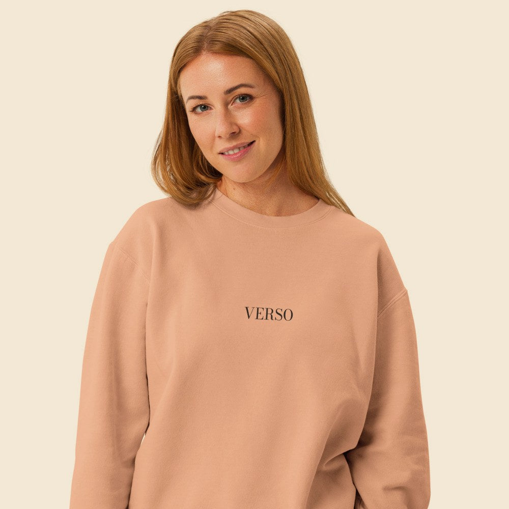 Sweatshirt porté par une femme, Verso Paris · mannequin femme