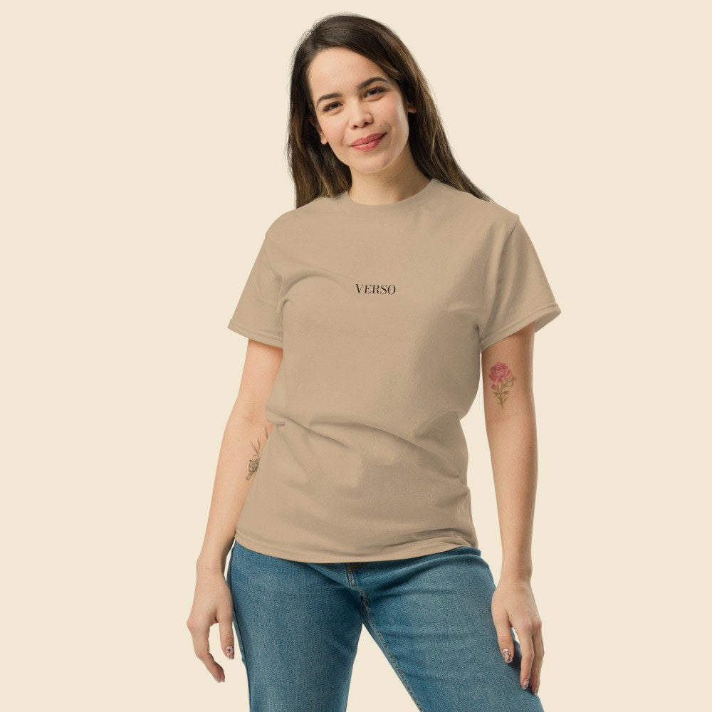 Tee Jersey Classique porté par une femme, Verso Paris · mannequin femme