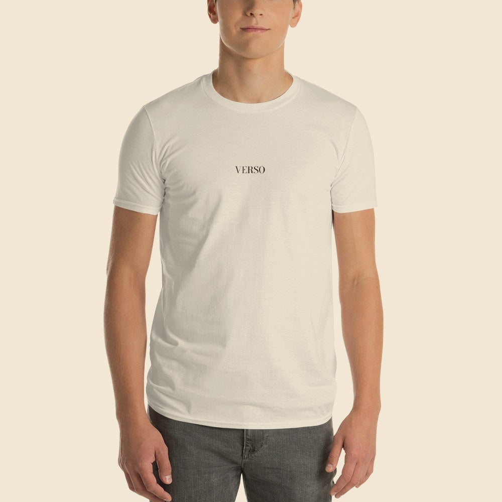 Tee Jersey Col Rond Gildan 980 porté par un homme, Verso Paris · mannequin homme