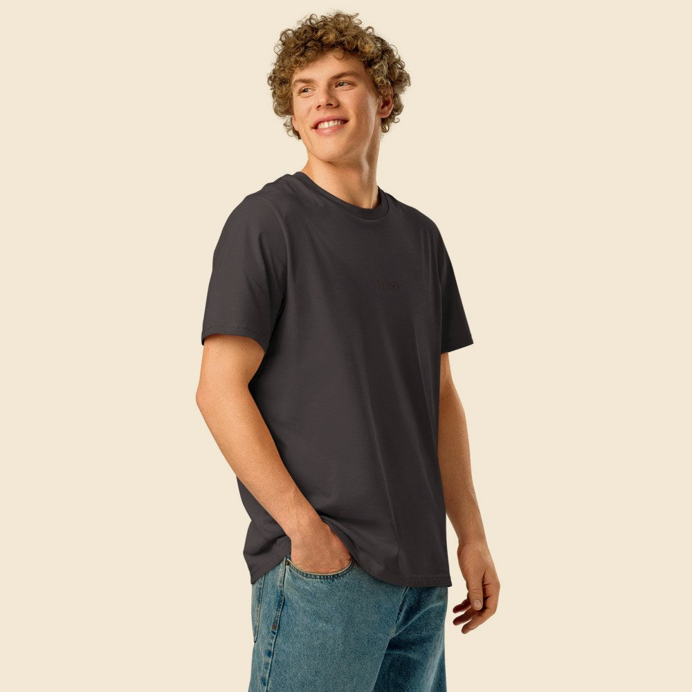 Tee Jersey Col Rond Stanley/Stella SATU001 porté par un homme, Verso Paris · mannequin homme