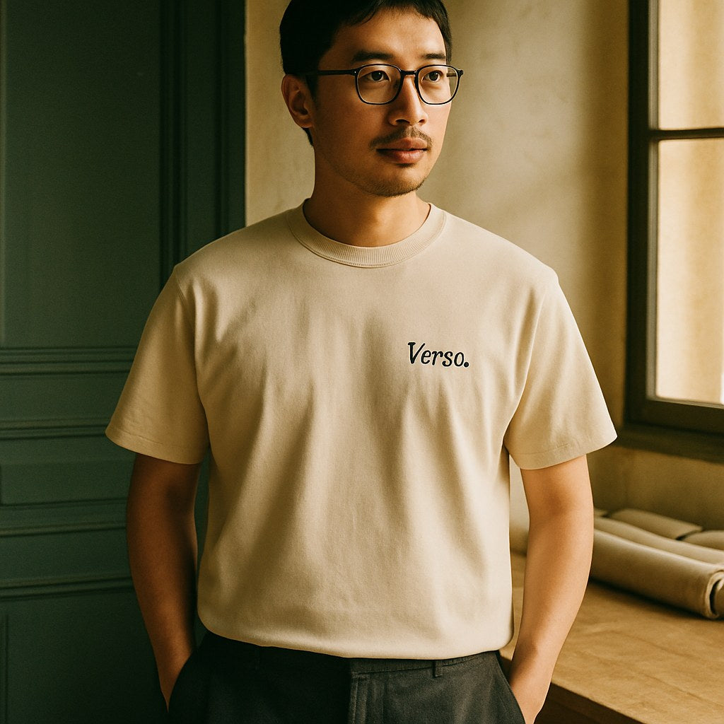 Tee Heavyweight Délavé photographié dans l'atelier Verso Paris · atelier Verso · d'après produit · porté homme
