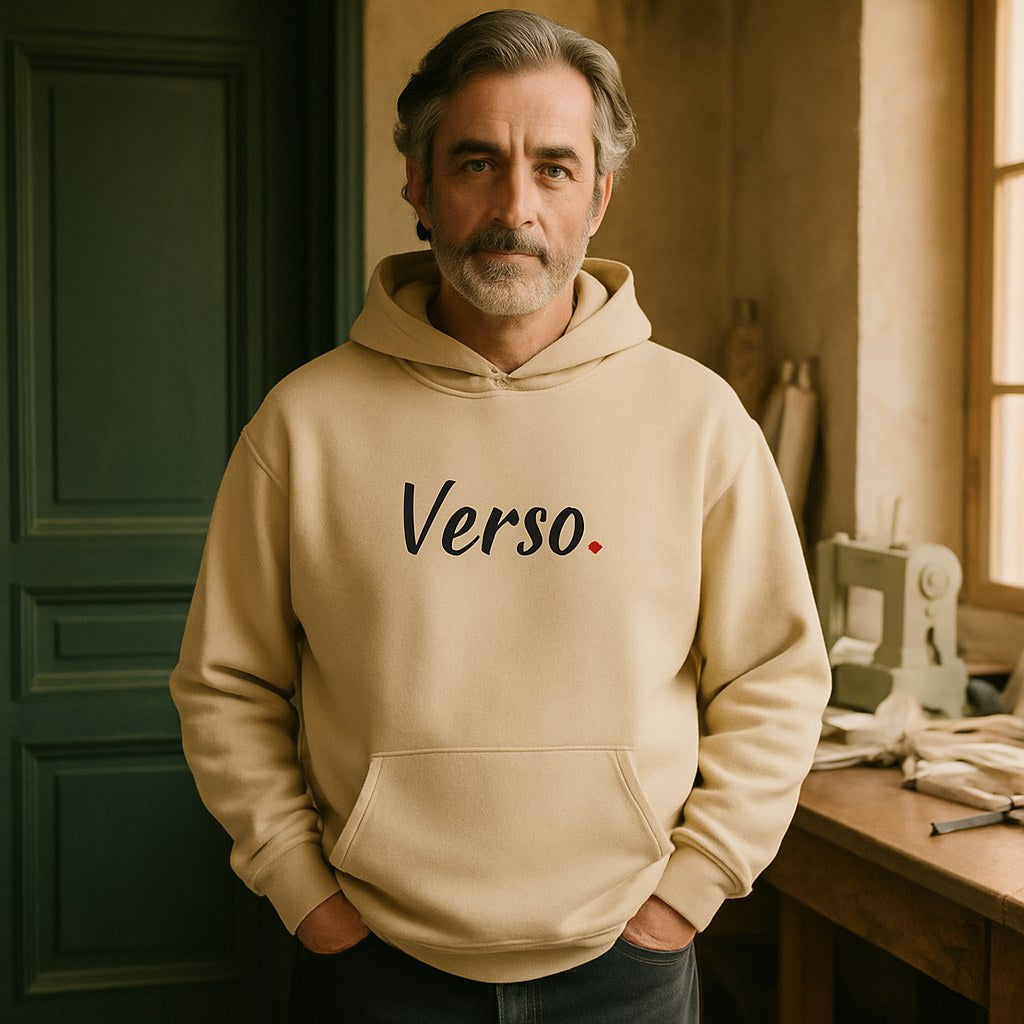 Hoodie photographié dans l'atelier Verso Paris · atelier Verso · d'après produit · porté homme