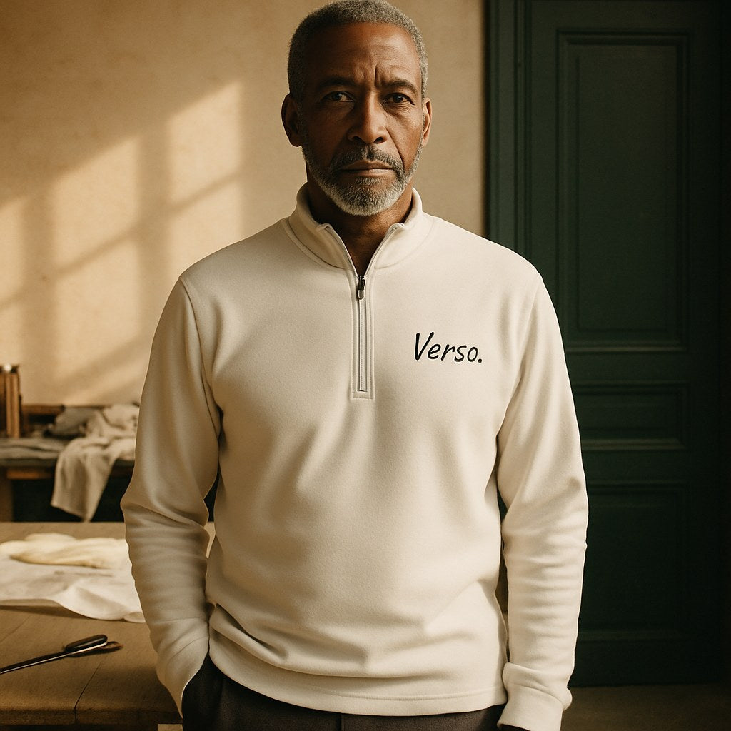 Pullover Col Zippé photographié dans l'atelier Verso Paris · atelier Verso · d'après produit · porté homme