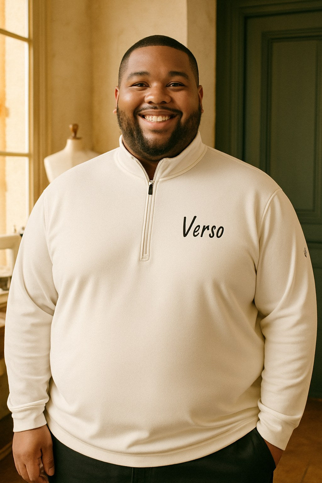 Pullover Col Zippé porté en grande taille, Verso Paris · mannequin grande taille homme