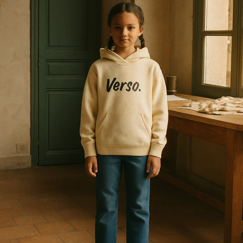 Sweatshirt À Capuche Enfant photographié dans l'atelier Verso Paris · atelier Verso · d'après produit · porté enfant