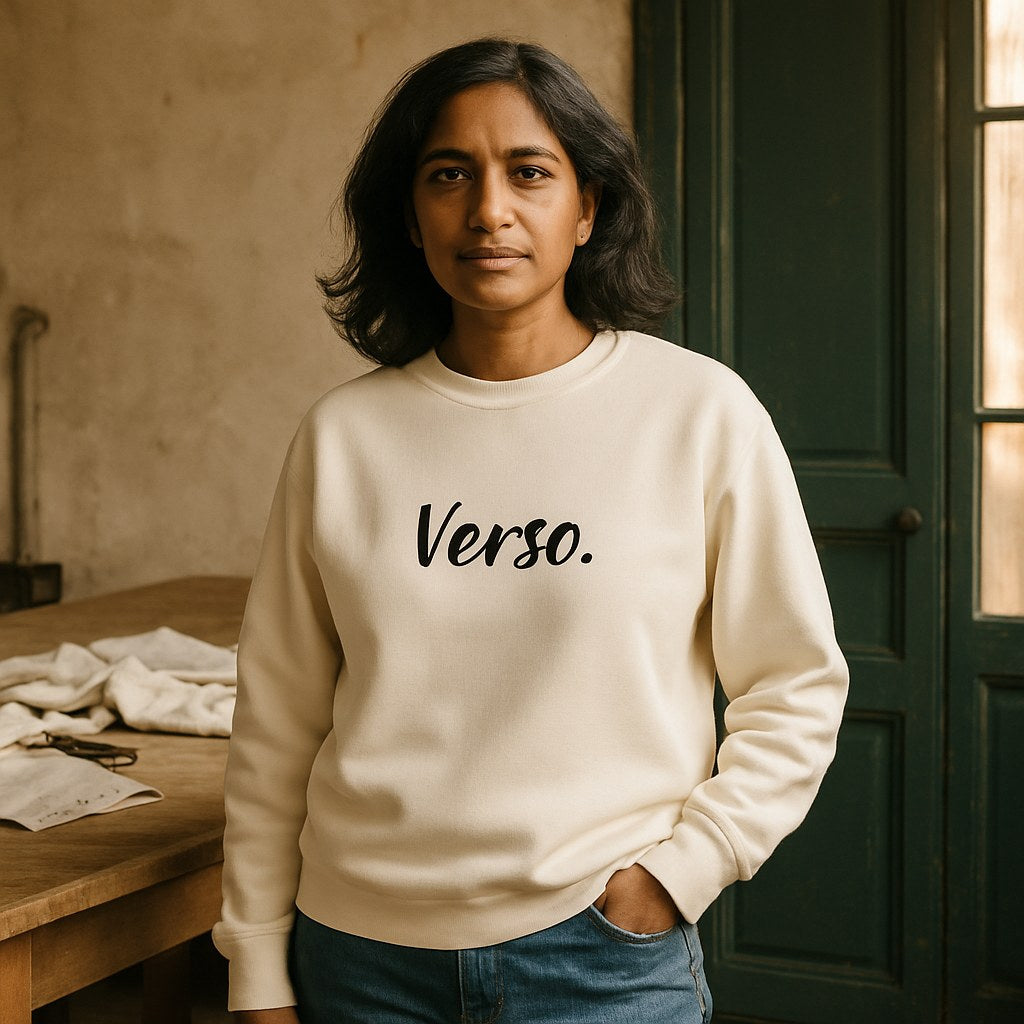 Sweatshirt Col Rond Comfort Colors 1566 photographié dans l'atelier Verso Paris · atelier Verso · d'après produit · porté femme