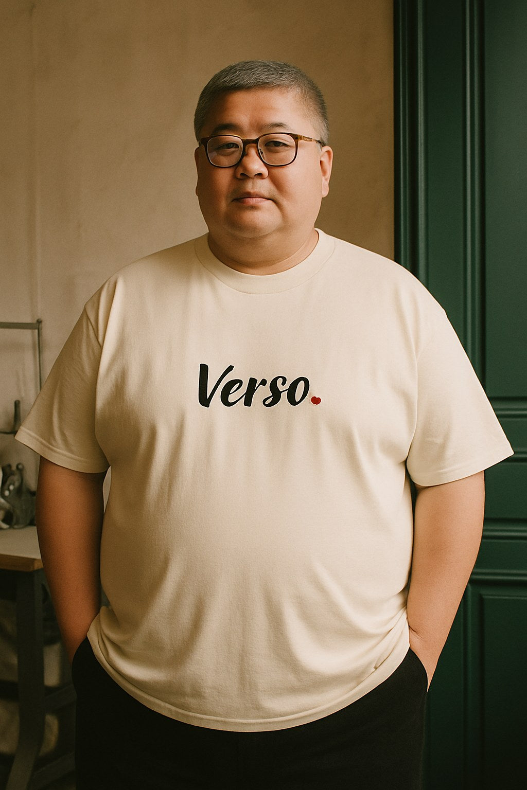 Tee Jersey Col V Shaka Wear SHMHSS porté en grande taille, Verso Paris · mannequin grande taille homme