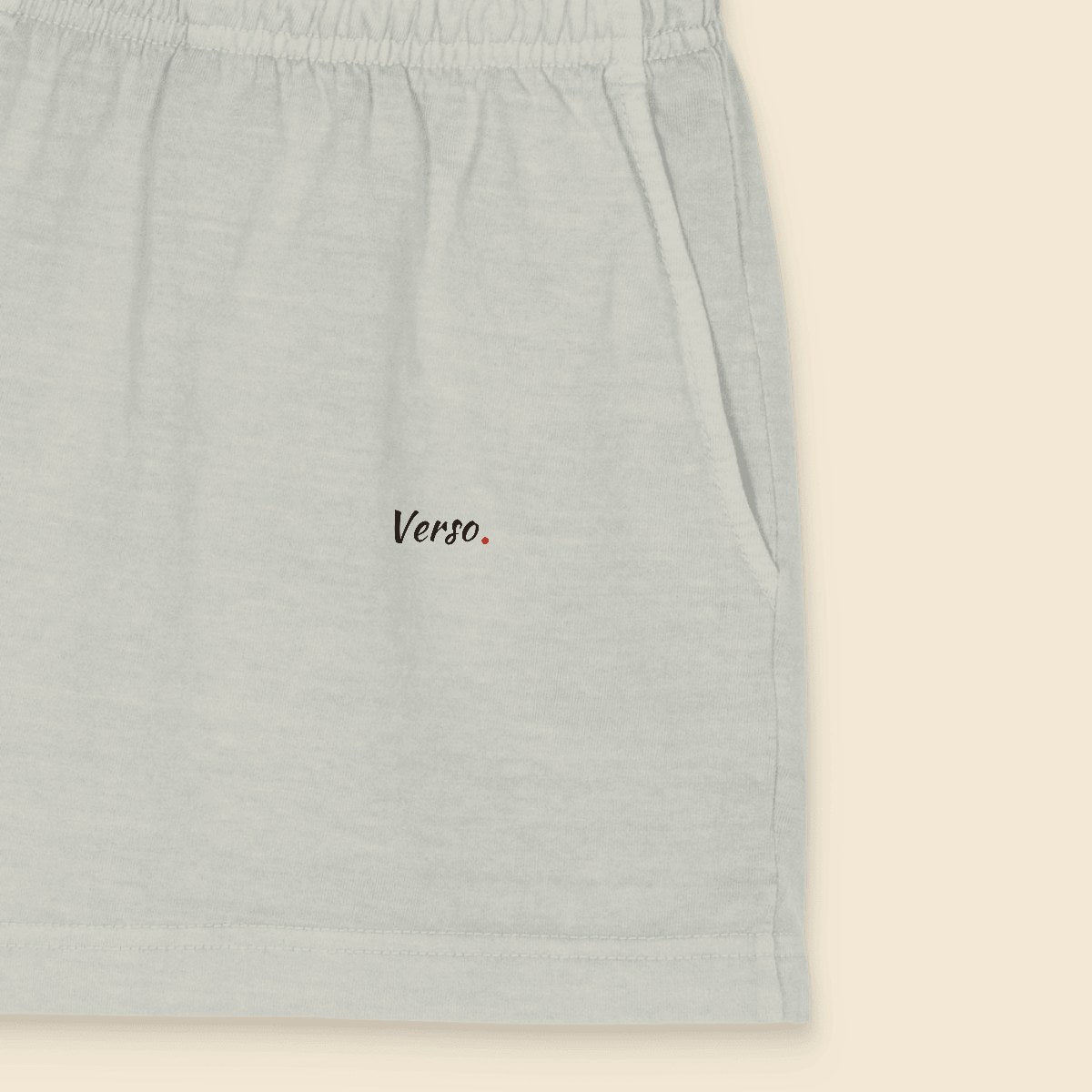 Short Garment Dye Femme personnalisable, coloris Denim délavé, Verso Paris · exemple Denim délavé · logo Verso