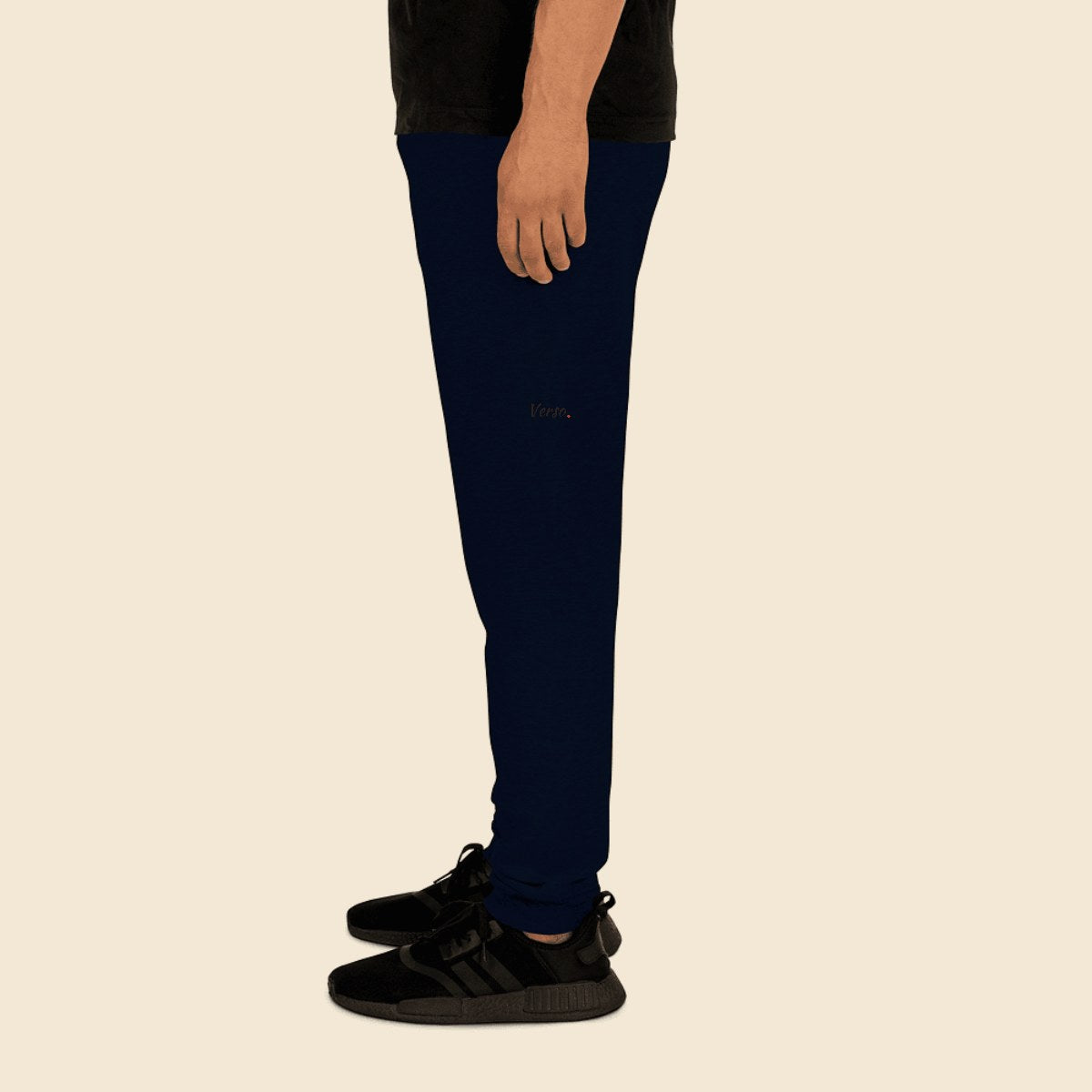 Joggers Taperés personnalisable, coloris J. marine, Verso Paris · exemple J. marine · logo Verso