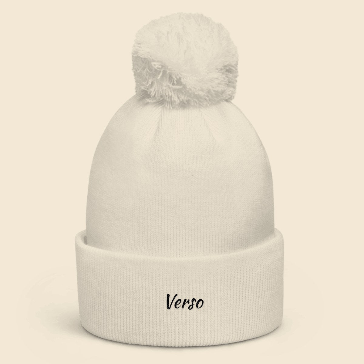 Bonnet Pompon Beechfield B426 personnalisable, coloris Blanc, Verso Paris · exemple Blanc · logo Verso