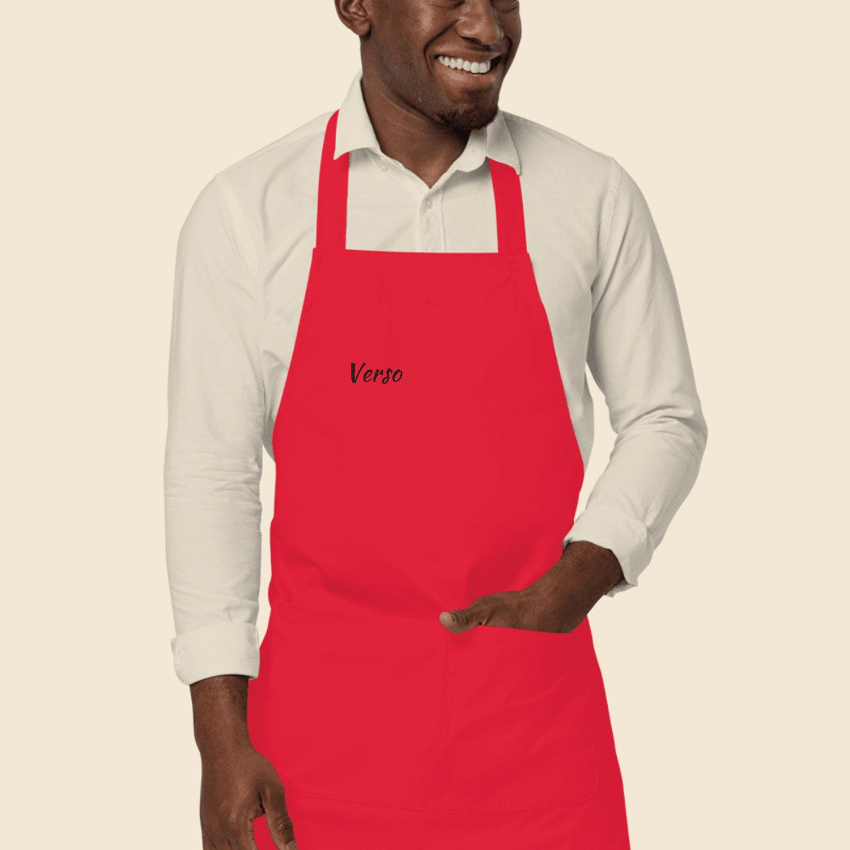 Tablier Bio personnalisable, coloris Rouge, Verso Paris · exemple Rouge · logo Verso