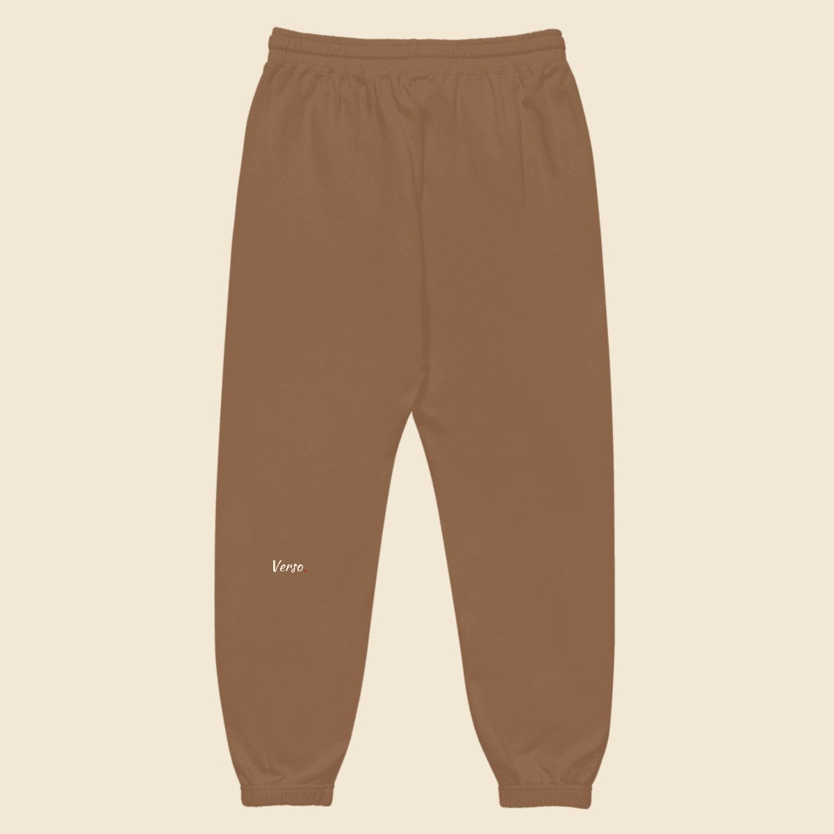 Pantalon Fleece Garment-Dyed personnalisable, coloris Café, Verso Paris · exemple Café · logo Verso
