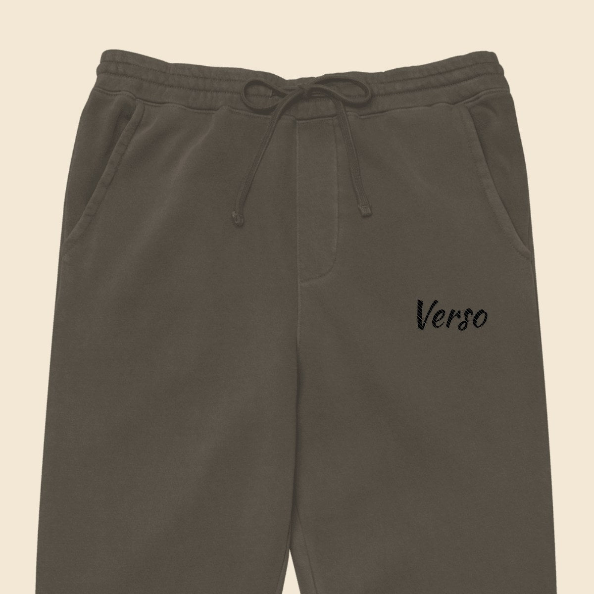 pantalon-sweat-pigmente-studio · exemple Pigment noir · logo Verso